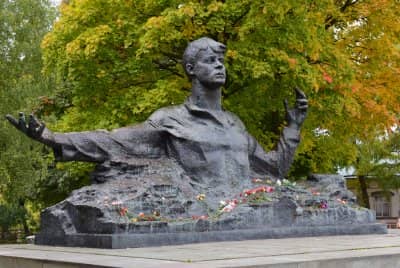 памятник Сергея Есенина